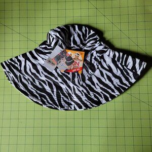 NWT's DY Black & White Zebra Print Bucket Sun Hat